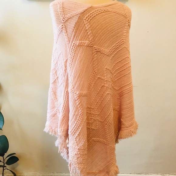 Pale Pink Rose Poncho Shawl NWT - Picture 8 of 8
